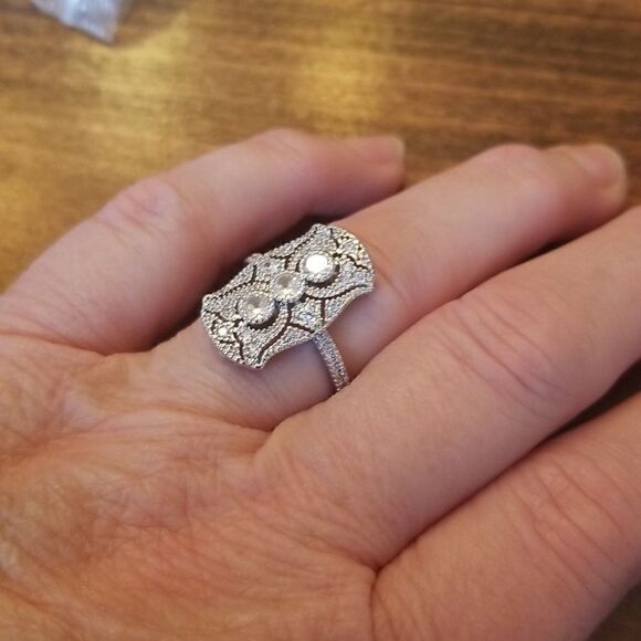 Silver zircon size 8 ring - Picture 3 of 9